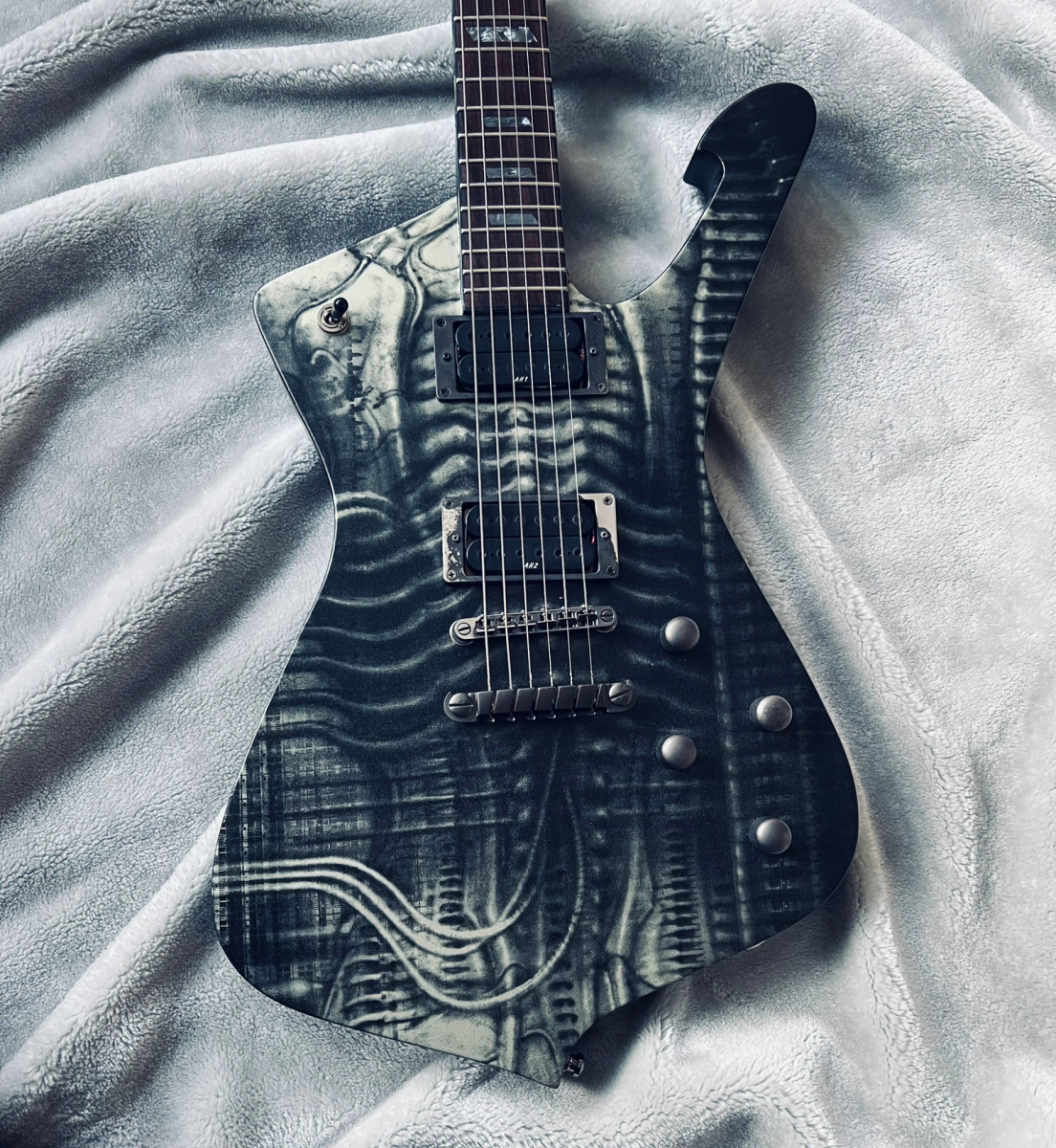 My 2005 Ibanez Iceman HR Giger Limited Edition Andy French s Musical Explorations